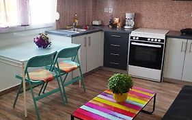 Cozy Peukakia Apartment